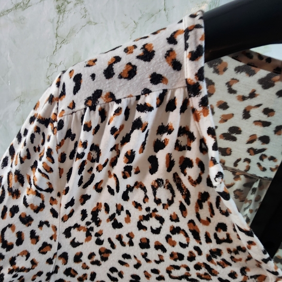 FINN & GRACE Print Top - Picture 4 of 10